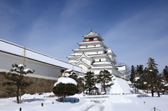 雪と城と青い空