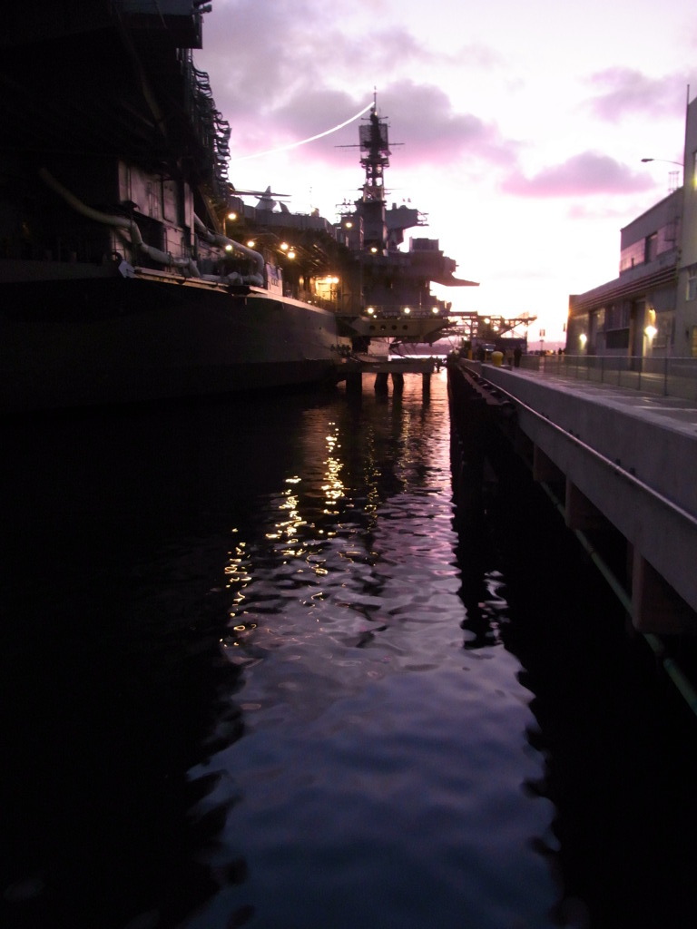 紫の港