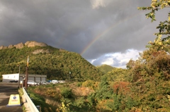 八剣山と虹