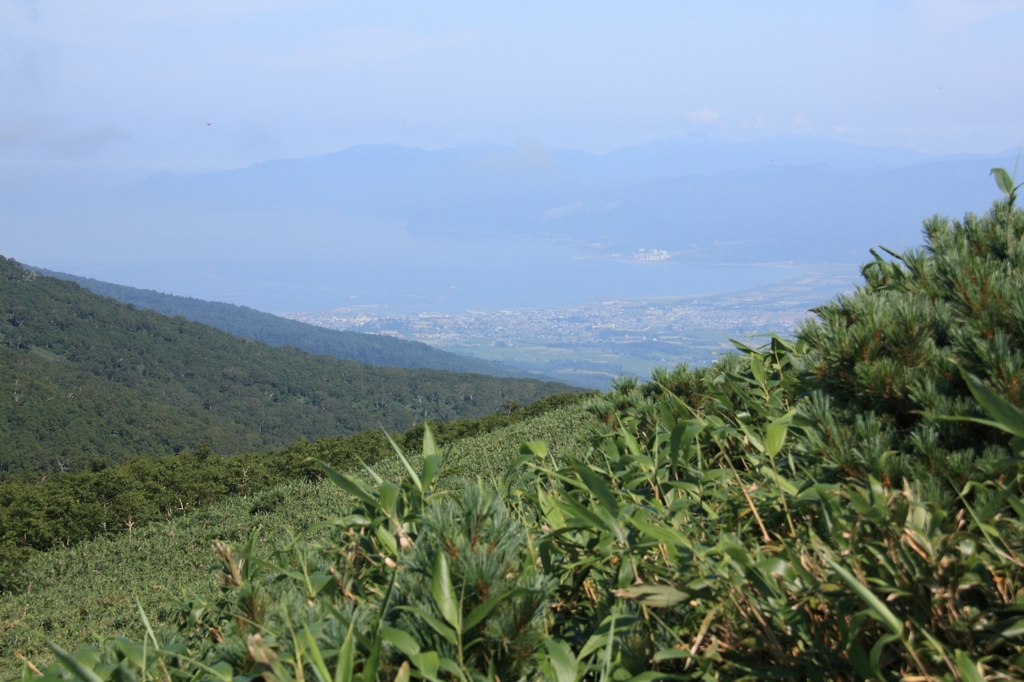 岩内市街～泊原発を望む