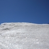 10氷化した山頂直下の斜面