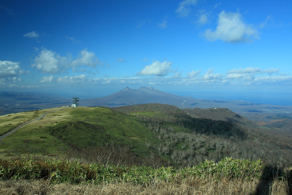 横津岳山頂より臨む駒ヶ岳