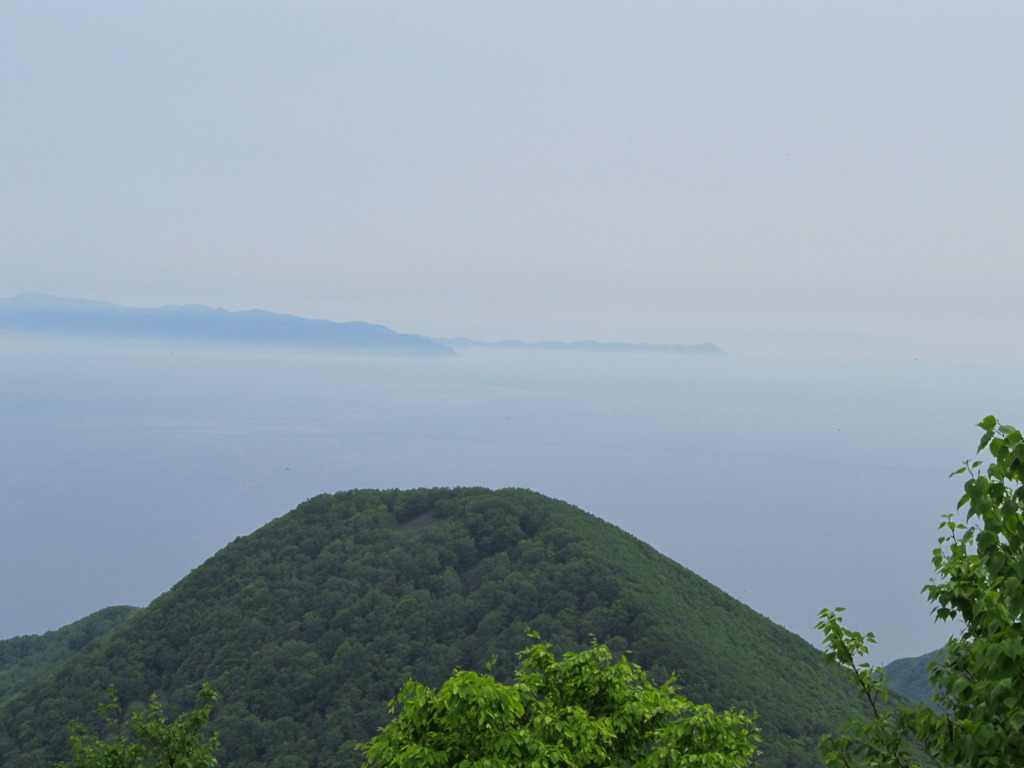 雲海に浮かぶ津軽半島