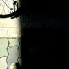自転車と影