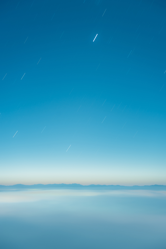 霧の海に星が降る