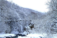 老橋の雪化粧