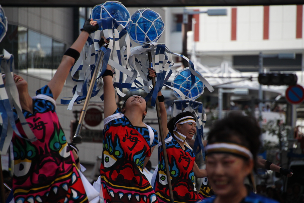 踊る若人