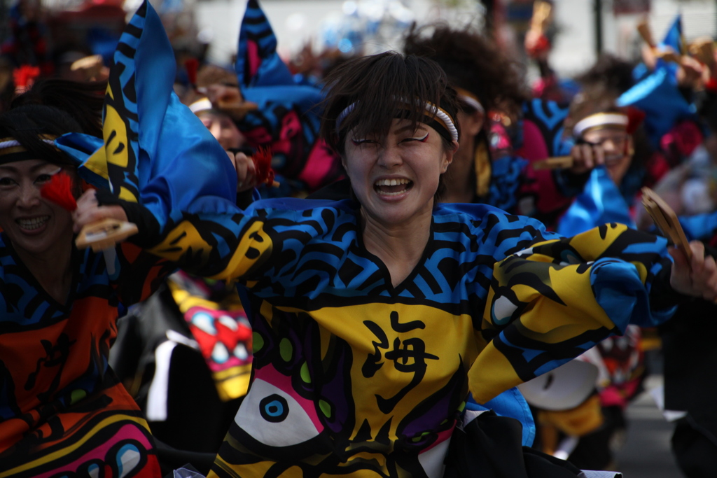 踊る若人