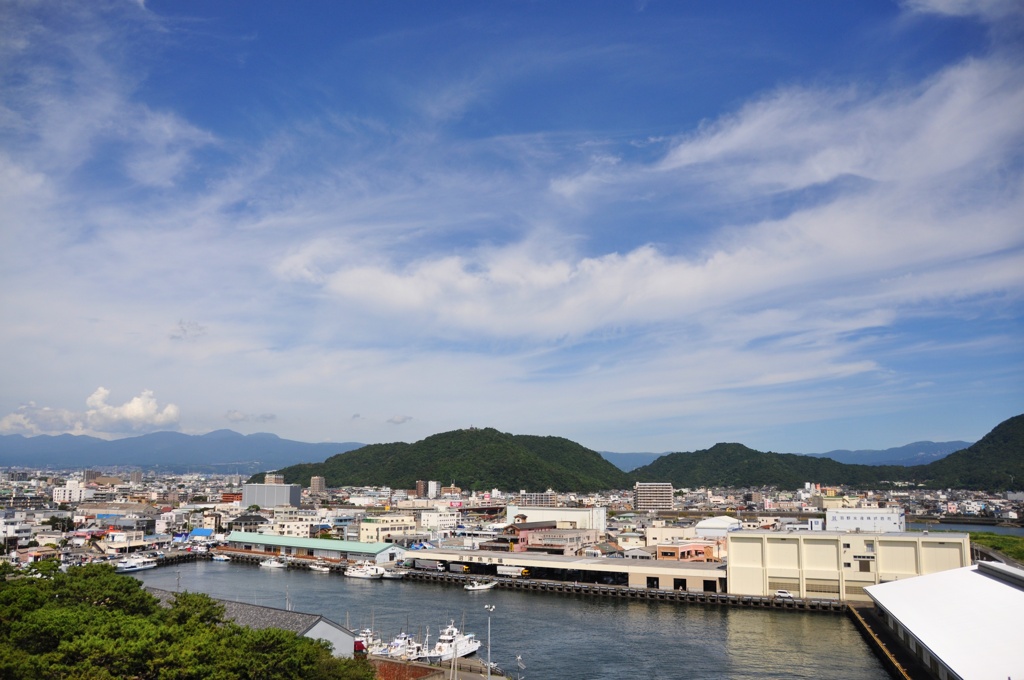 沼津漁港と沼津アルプス