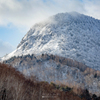凍る山