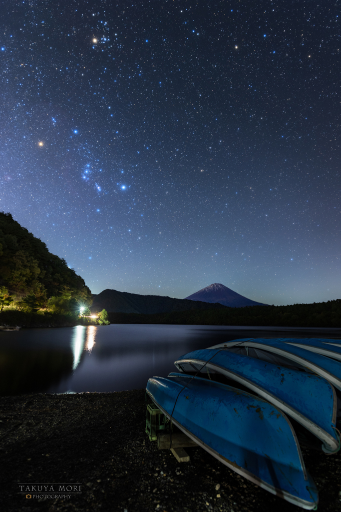 湖畔の秋の夜