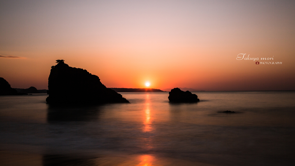 夜明けの海岸