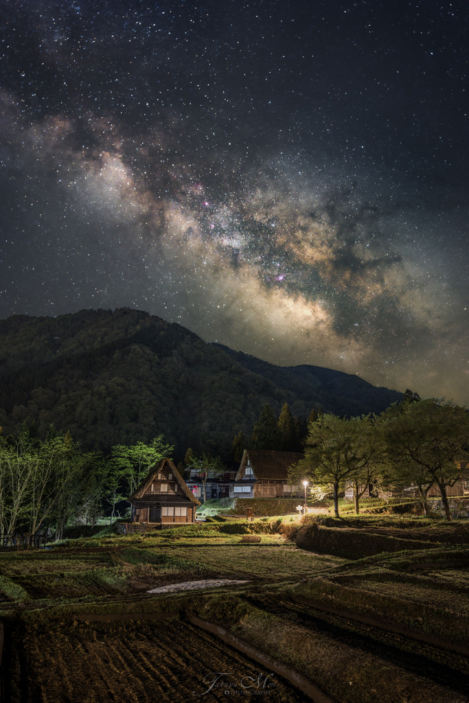 合掌集落を照らす星の夜