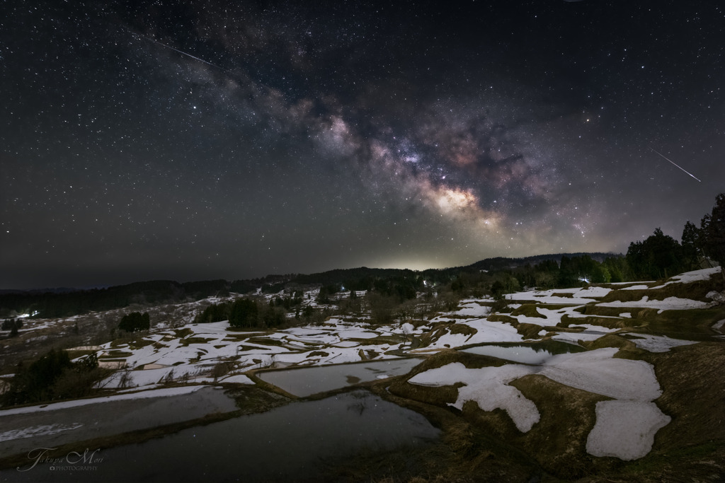 星降る春の棚田