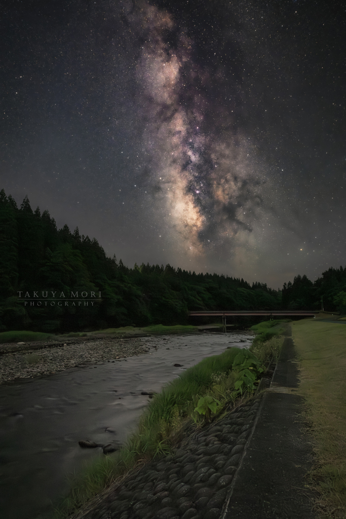 天の川に続く