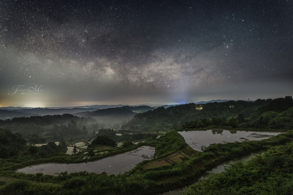 初夏の棚田の星空