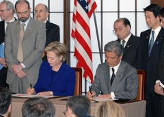 2009年2月17日海兵隊グアム移転協定署名式