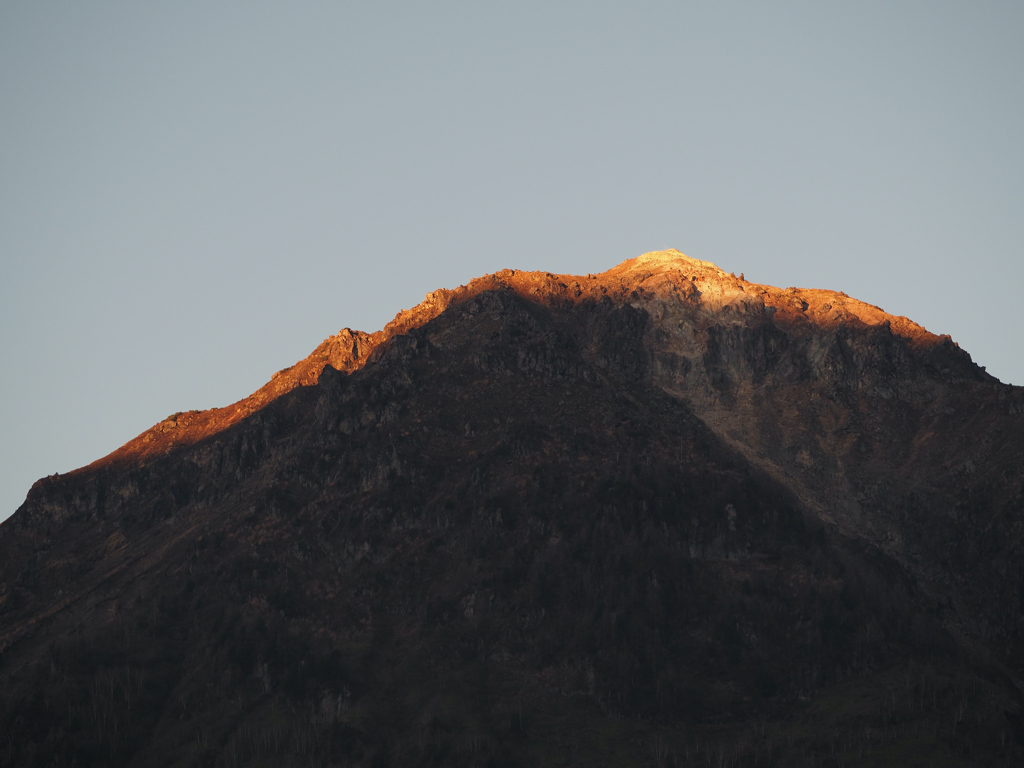 朝陽に焼ける焼岳