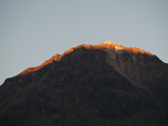 朝陽に焼ける焼岳