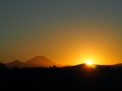 高尾山に沈む夕日