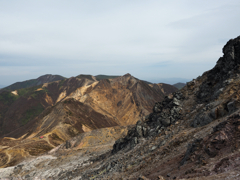 茶臼岳から望む朝日岳