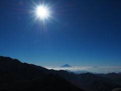 瑞牆山から望む富士山