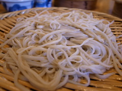 深大寺そばのツヤと質感。。
