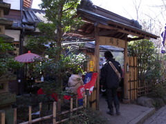 【多聞】の入り口。ぐっさんまじKY。