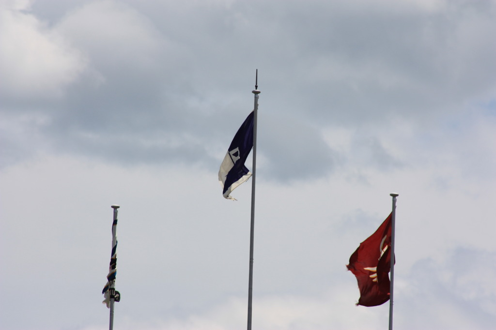 旗はどちらが勝つか知っていた・・