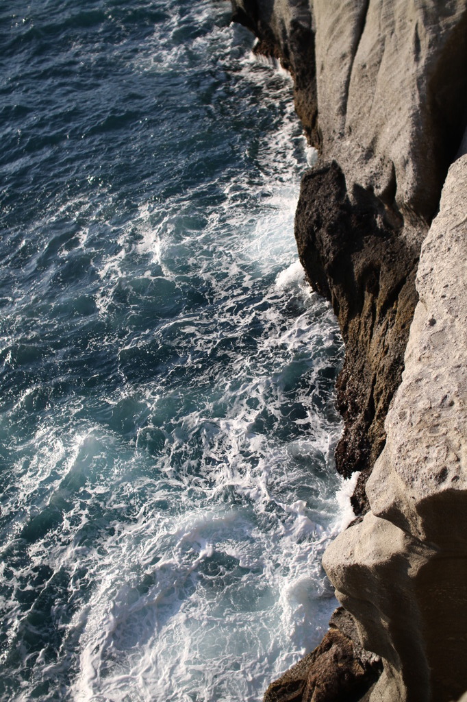 崖と海