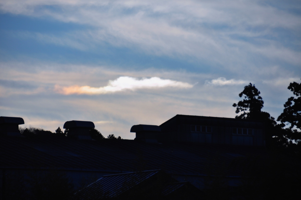 虹色に輝く雲
