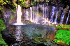 虹のさす滝