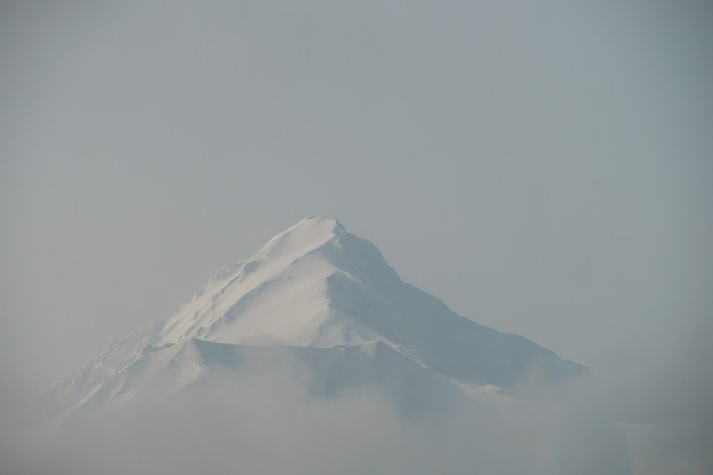 天空に聳える利尻山