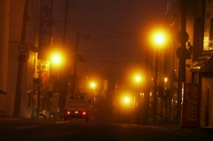 朝霧の町