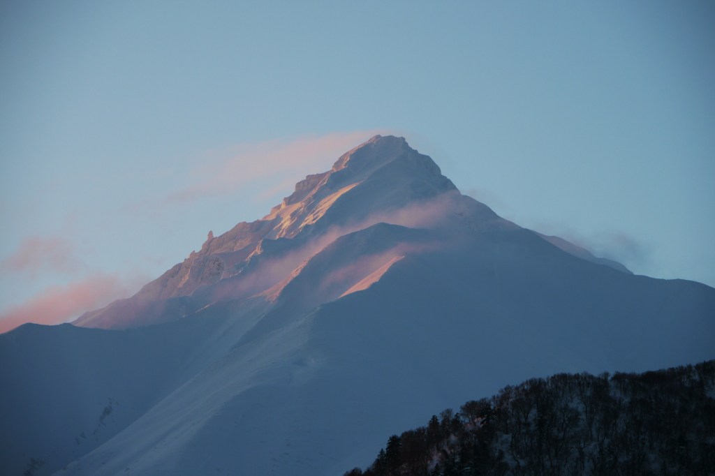 朝焼けの利尻山