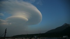 巨大レンズ雲と利尻山