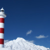 灯台と雪の利尻山