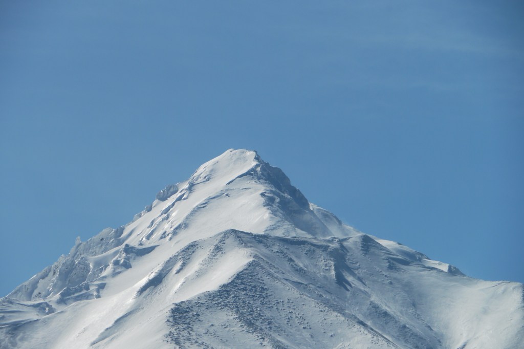 その山肌に・・・