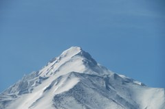 その山肌に・・・