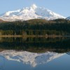 オタドマリ沼に映る、利尻山
