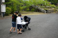 いとこと散歩