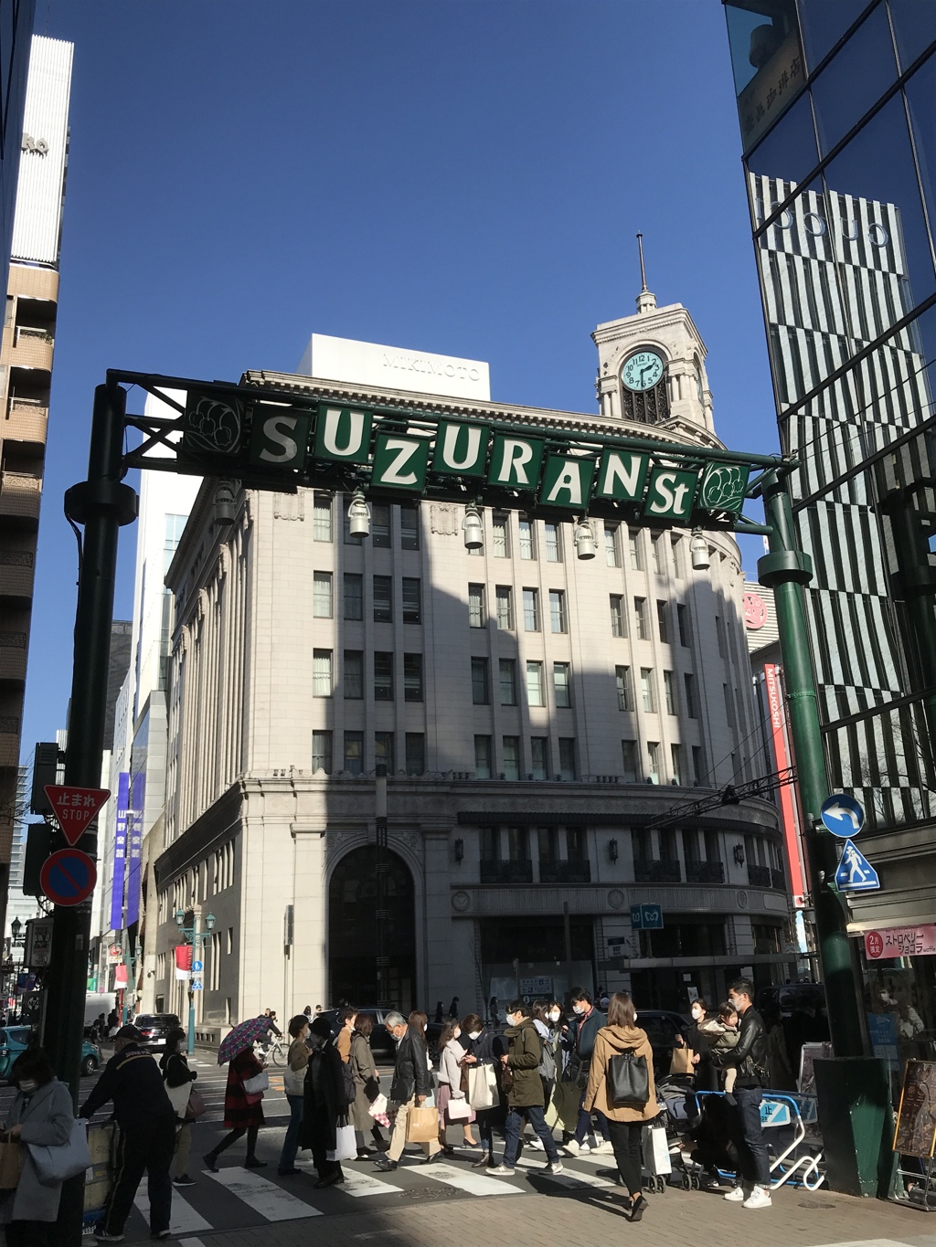 休日の街