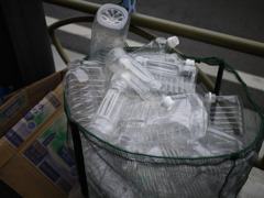 資源ゴミ　ペットボトル