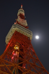 東京タワーと月