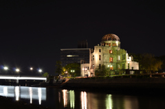 夜の原爆ドーム