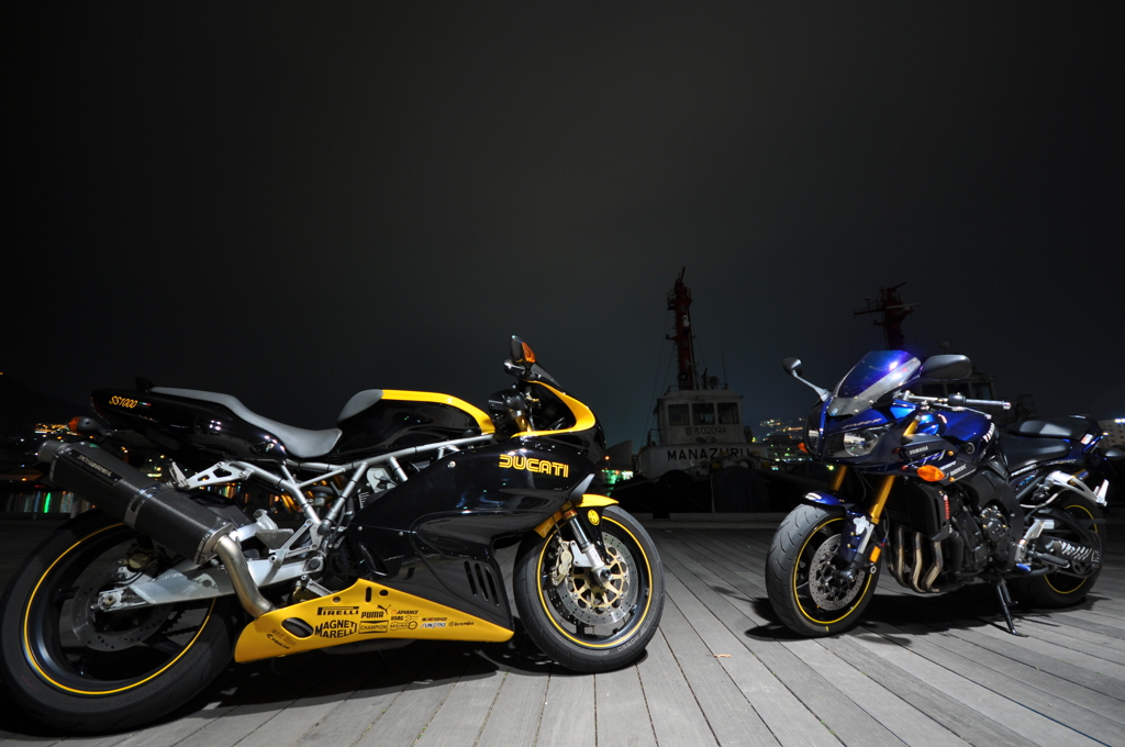 DUCATI　SS1000＆YAMAHA　FZ1　対面２