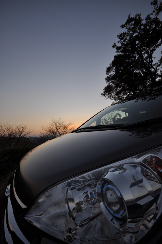 ステップワゴンと夕日