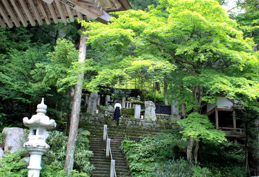 木曽義仲の墓にて