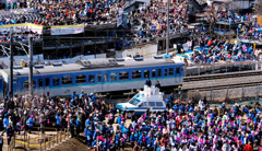 電車からも見学