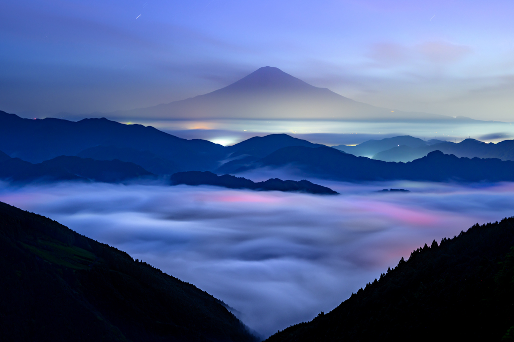 雲海の夜明け